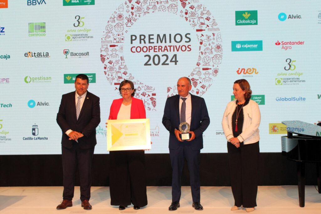 La Cooperativa Cózar de la Sierra recibe el Premio al Mérito Rural.